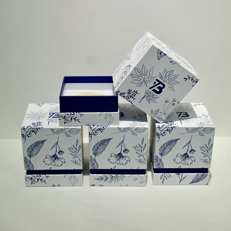 Cad iad na hábhair a úsáidtear chun boscaí bronntanais a dhéanamh le claibíní?