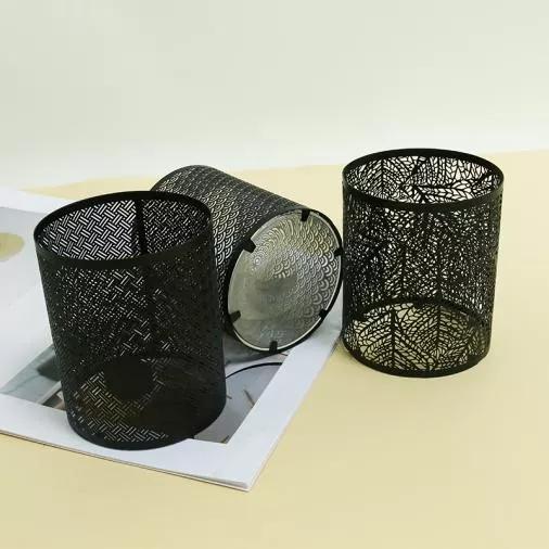 Sealbhóir coinnle miotail dubh