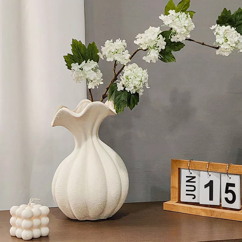 Vása ceirmeach nua -aimseartha nádúrtha