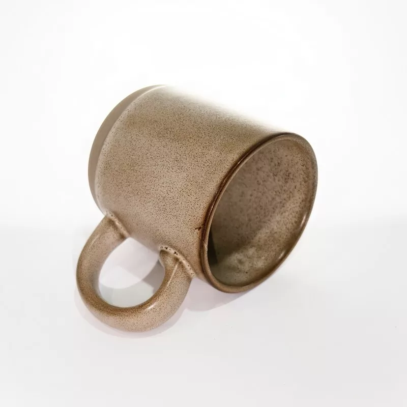 Mug Taistil Ceirmeacha Simplí Nua-Aimseartha